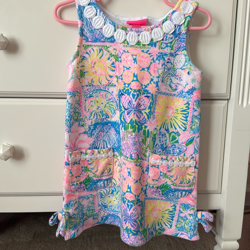 Girls Little Lilly Pulitzer classic shift dress. Size xs (2-3).